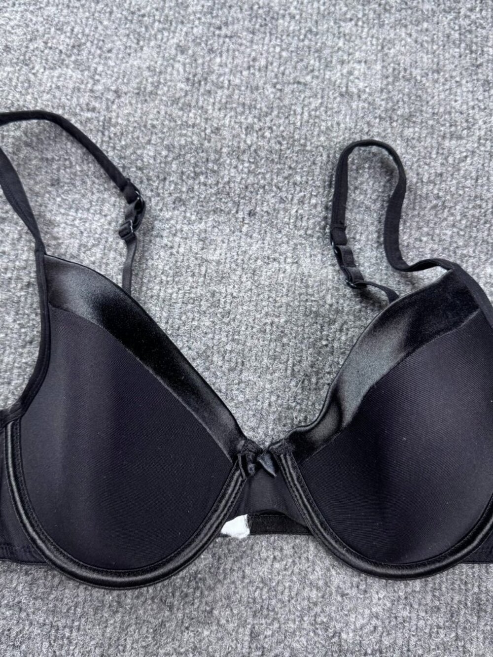 Vanity Fair Illumination Bra 36B Black Satin Trim Underwire Full Coverage 75338